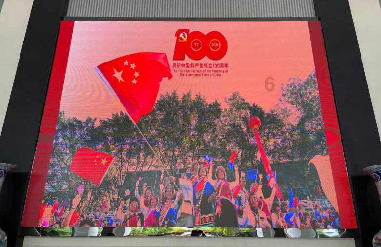 应图马:《魔法公主》限定海报亮相!方序中携手插画家董十行致敬经典